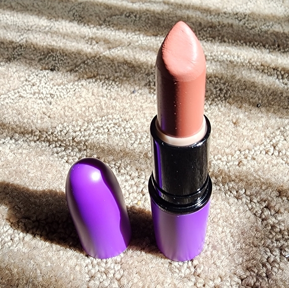 MAC Selena Lipstick Limited Edition Amor Prohibido
